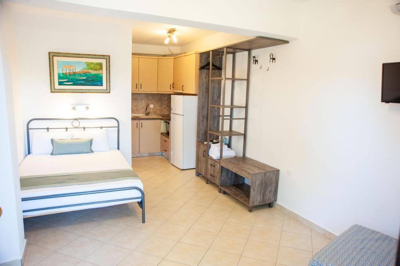 וורוורו Alexandros Hotel Apartments מראה חיצוני תמונה
