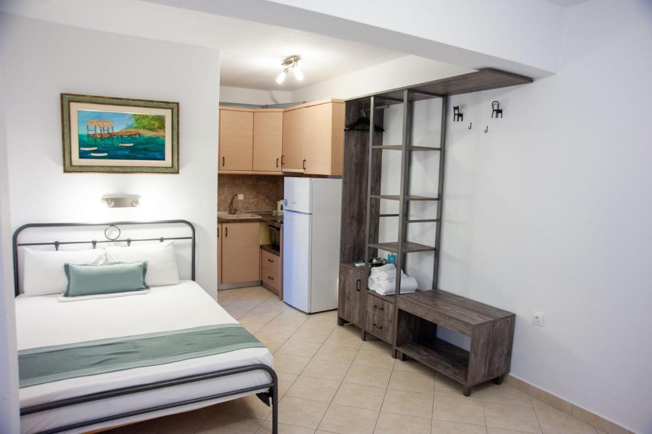 וורוורו Alexandros Hotel Apartments מראה חיצוני תמונה