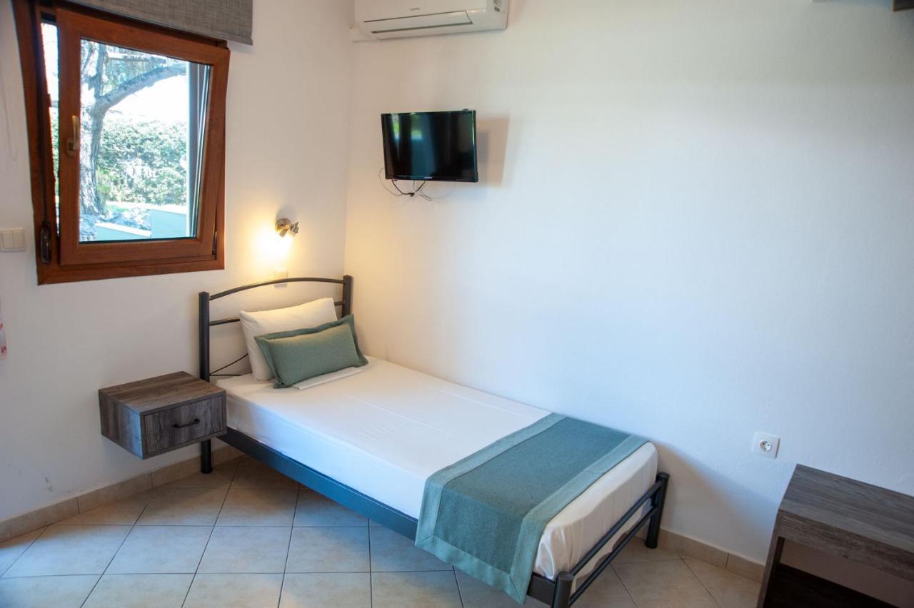 וורוורו Alexandros Hotel Apartments מראה חיצוני תמונה