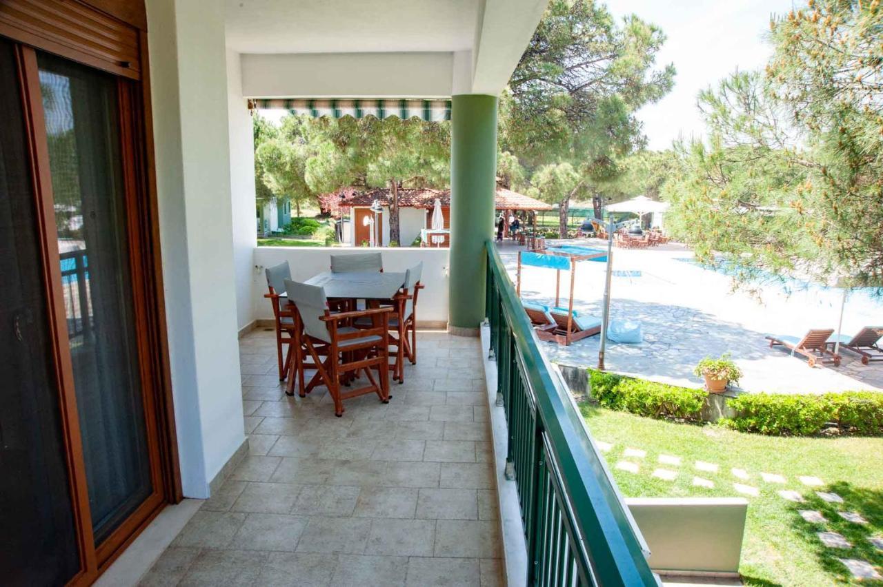 וורוורו Alexandros Hotel Apartments מראה חיצוני תמונה