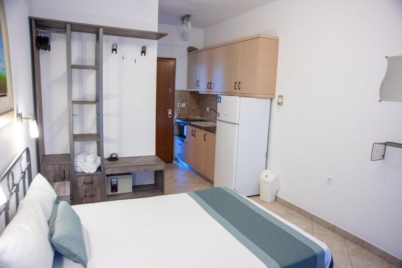 וורוורו Alexandros Hotel Apartments מראה חיצוני תמונה