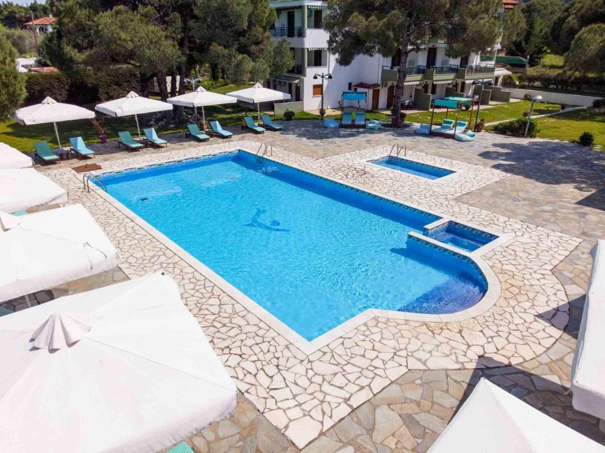 וורוורו Alexandros Hotel Apartments מראה חיצוני תמונה
