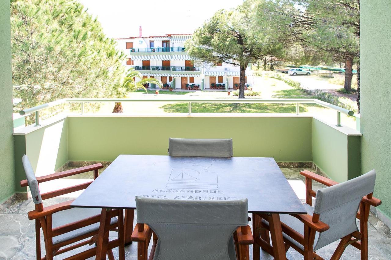 וורוורו Alexandros Hotel Apartments מראה חיצוני תמונה