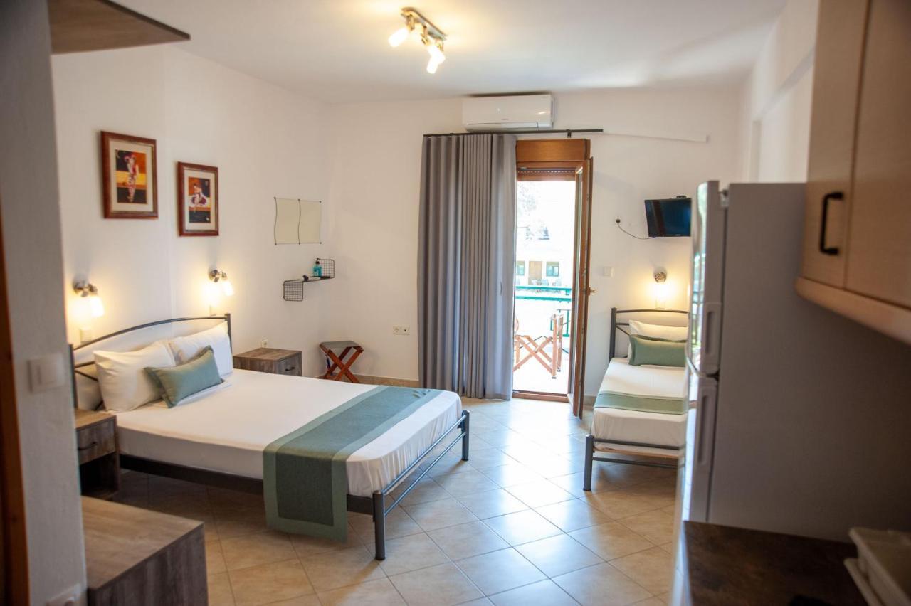 וורוורו Alexandros Hotel Apartments מראה חיצוני תמונה